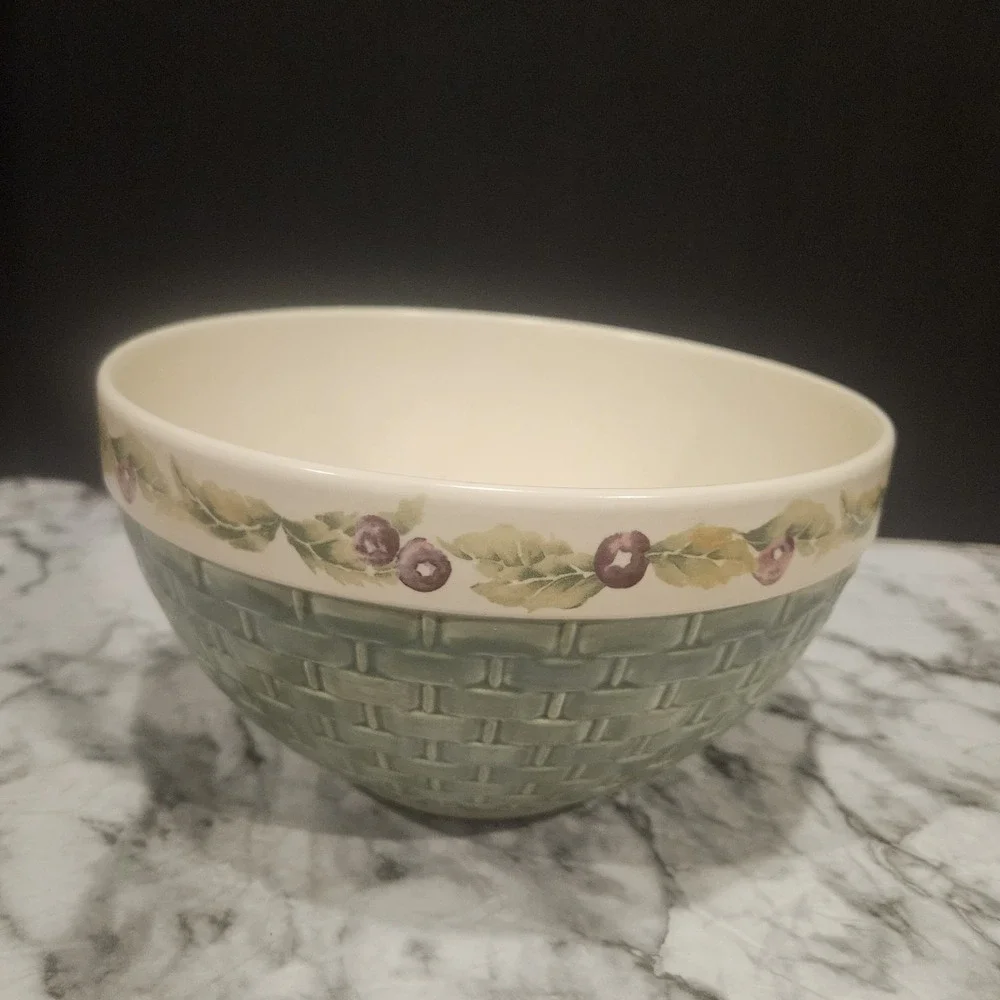Pfaltzgraff Grapevine Stoneware Mixing Bowl‎ – Large, Basketweave Exterior